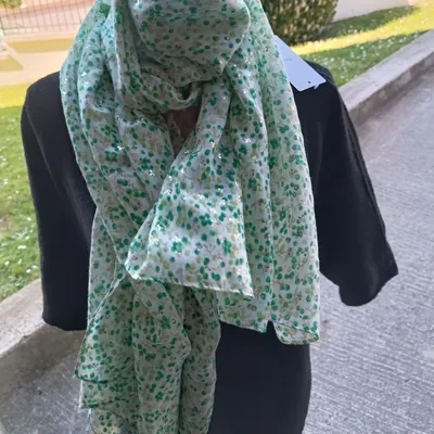 Foulard viscose petite fleur vert avec dorure